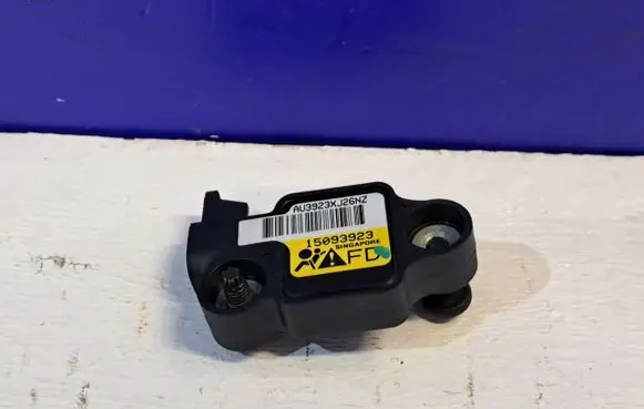 Chevrolet Tahoe Airbag deployment crash/impact sensor 15093923