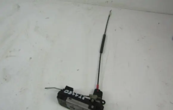 Opel Zafira B Rear door lock 13210739
