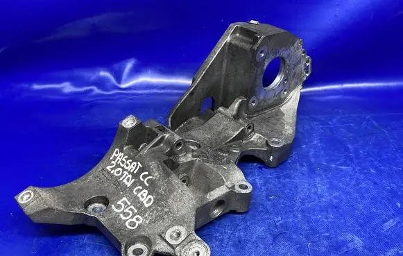 Volkswagen PASSAT CC Generator/alternator bracket 03L903143D