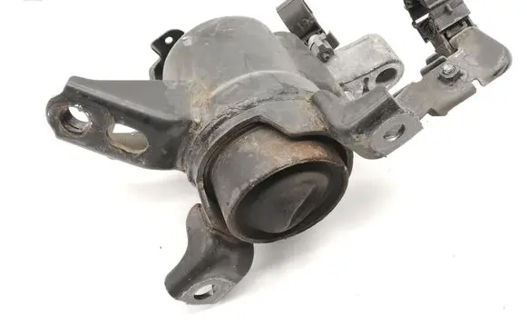 Toyota Avensis T270 Engine mount bracket