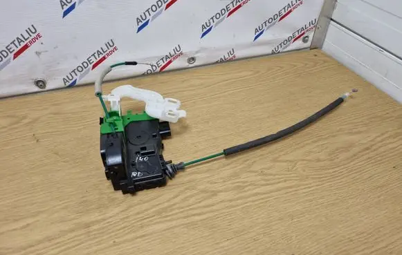 Hyundai i40 Front door lock A045035