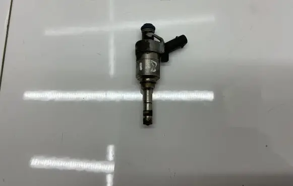 Audi A3 S3 8P Fuel injector 06H906036F