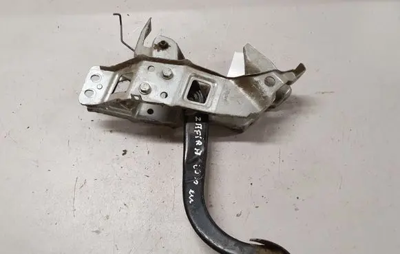 Opel Zafira A Brake pedal