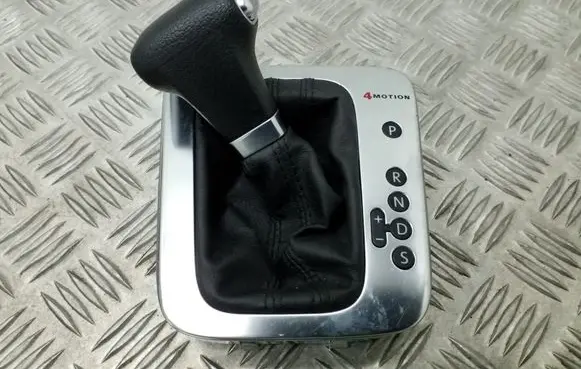 Volkswagen Tiguan Gear lever shifter trim leather/knob 5N2713203D