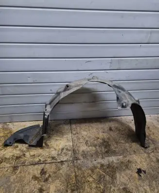 Front wheel arch liner splash guards