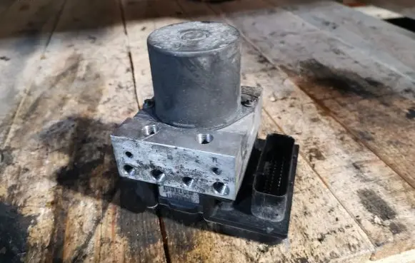 BMW 5 E60 E61 ABS Pump 34516768906 0265950375