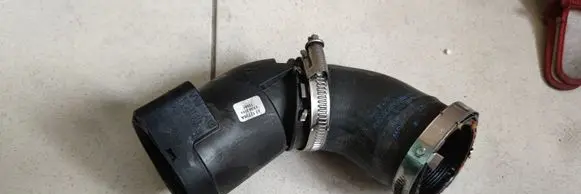 Volkswagen Polo V 6R Intercooler hose/pipe 04B131111
