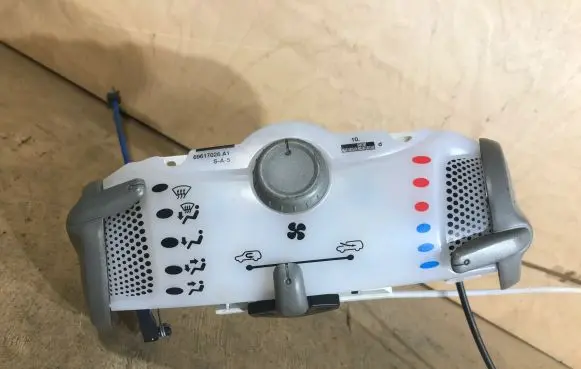 Peugeot 107 Climate control unit 69617026A1 69610009