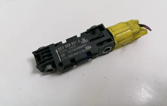 Audi A4 S4 B7 8E 8H Airbag deployment crash/impact sensor 8E0959651A