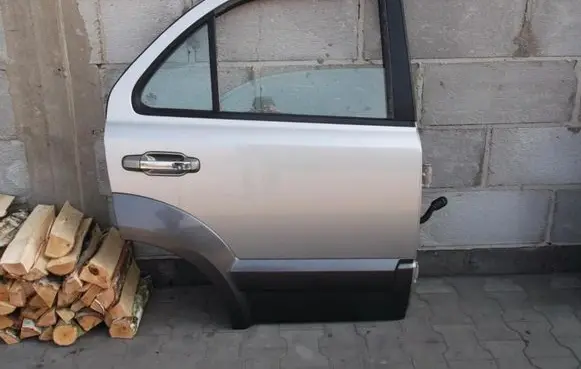 KIA Sorento Rear door