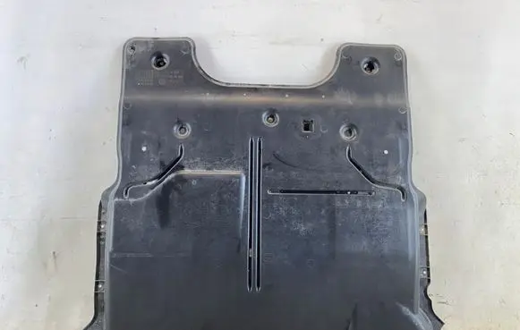 Volkswagen Polo VI Engine splash shield/under tray 2Q0825236G 2Q0825236H