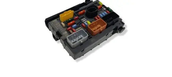 Peugeot RCZ Fuse module 9667044980