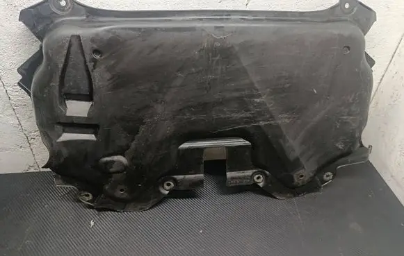 Mercedes-Benz SLK R172 Engine splash shield/under tray A1725202023