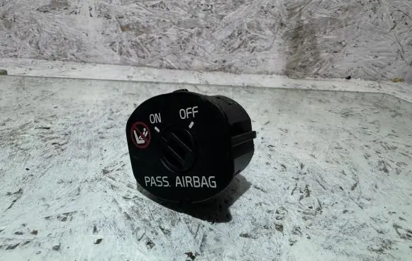 Volvo XC90 Passenger airbag on/off switch 30658737