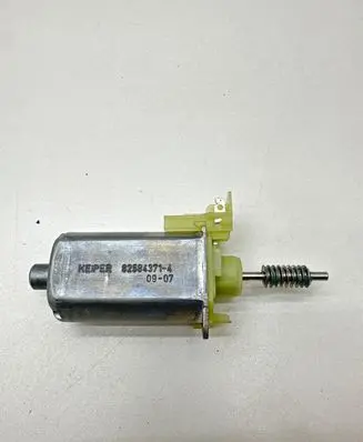 Mercedes-Benz C W204 Seat adjustment motor 0390203367 82584371