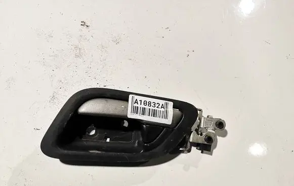 Honda FR-V Front door interior handle 