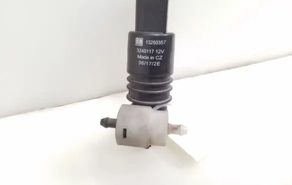 Opel Insignia B Windscreen/windshield washer pump 13250357