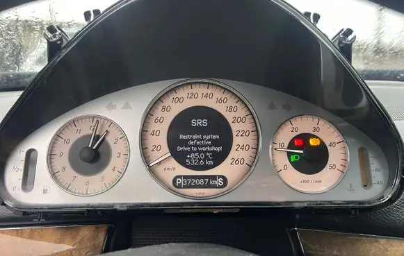 Mercedes-Benz E W211 Speedometer (instrument cluster) 110080284017 A2115400547