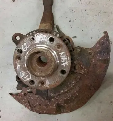 Volkswagen Golf II Front wheel hub 357407255C