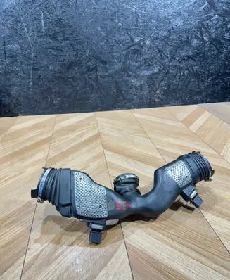 Mercedes-Benz CLS C219 Turbo air intake inlet pipe/hose A6420908237