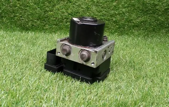 Skoda Octavia Mk2 (1Z) ABS Pump 1K0614117S 1K0907379AK