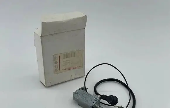 Volkswagen Golf IV Antenna control unit 1H0035551