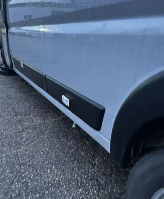 Rear fender molding trim