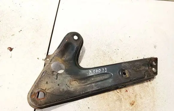 Engine mounting bracket