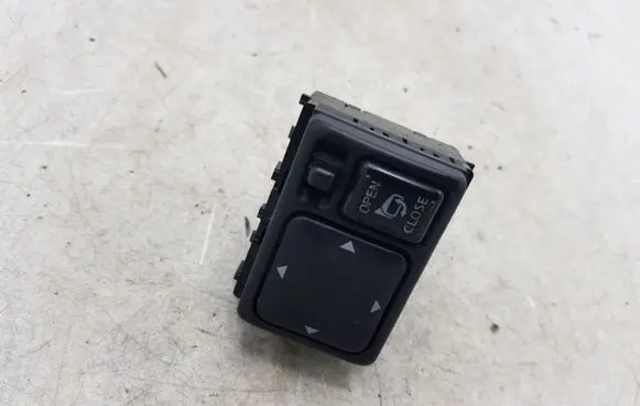 Nissan Note (E11) Wing mirror switch 060331