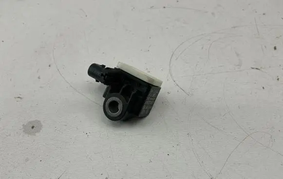 Mercedes-Benz A W176 Airbag deployment crash/impact sensor A1668210151 56054085AA