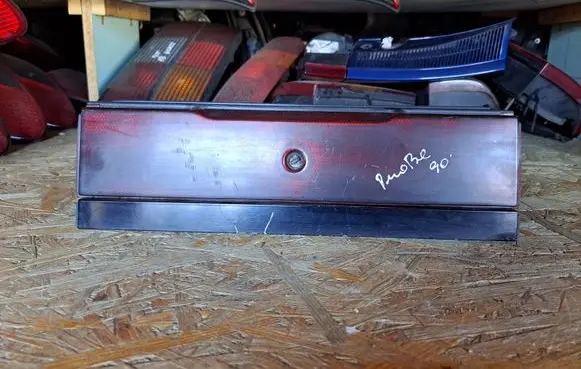 Ford Probe Trunk door license plate light bar 0674289