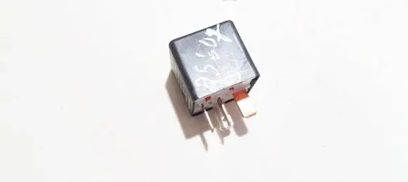 Volkswagen PASSAT B5 Other relay 443951253aa 899574000