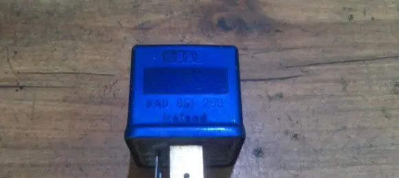 Audi A4 S4 B5 8D Other relay 8a0951253