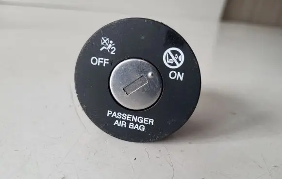 KIA Sportage Passenger airbag on/off switch 
