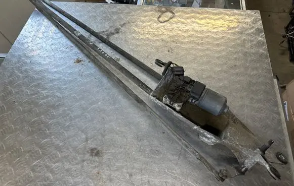 Renault Modus Front wiper linkage and motor 0390241777