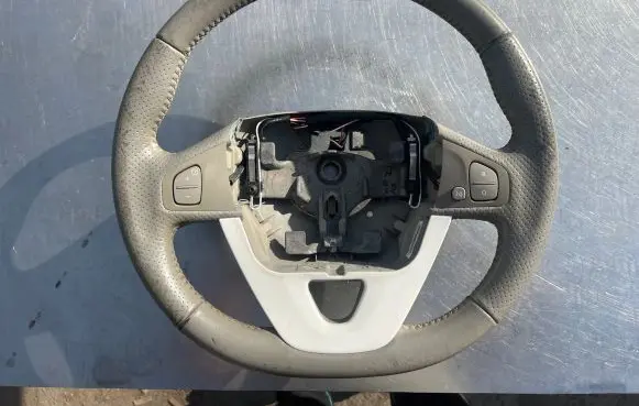 Renault Zoe Steering wheel 985105571R 20130402070 K01047006568