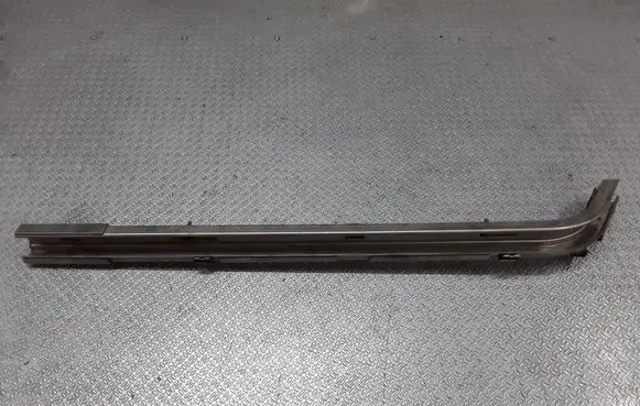 Nissan Prairie Sliding door middle rail