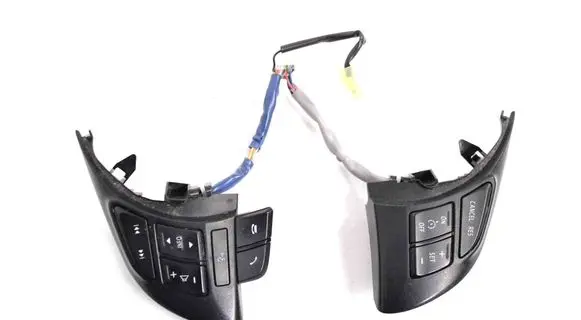 Steering wheel buttons/switches