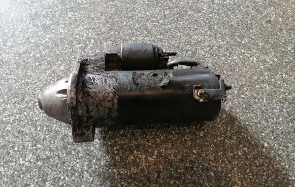 Volkswagen PASSAT B5.5 Starter motor 068911024F