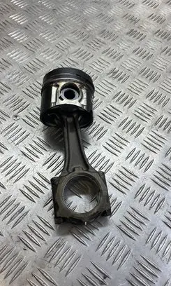 Opel Astra H Piston with connecting rod