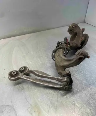 Volkswagen PASSAT B5.5 Front wheel hub spindle knuckle 8D0407287