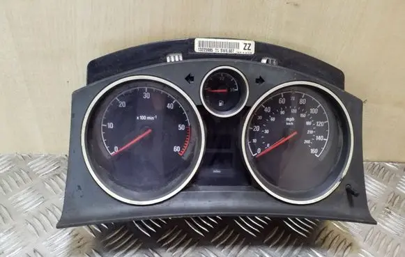 Opel Zafira B Speedometer (instrument cluster) 3164392 13225985