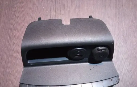 Peugeot 2008 I USB socket connector 9674655277