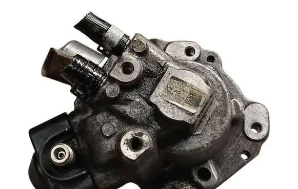 Skoda Octavia Mk3 (5E) Fuel injection high pressure pump 04B130755F 28470303