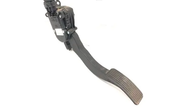 Accelerator throttle pedal