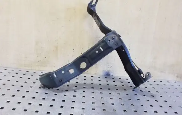 Audi A6 S6 C4 4A Radiator mount bracket 4A0805807