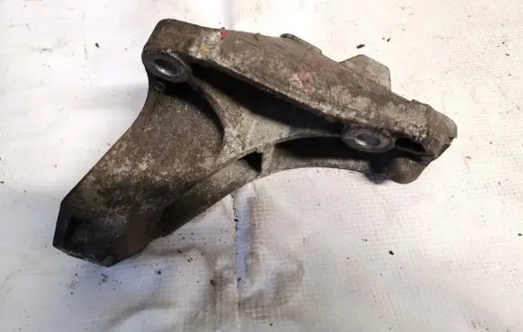 Volkswagen Golf IV Engine mounting bracket