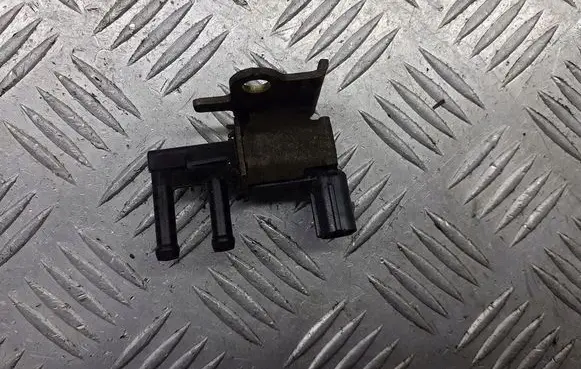 Subaru Forester SG Valve vacuum K5T48376