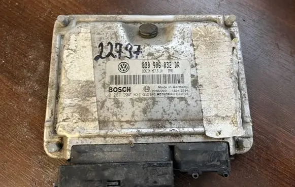 Seat Arosa Engine control unit/module 030906032dr 0261207624