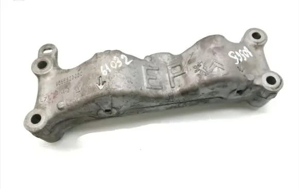 Peugeot 308 Engine mounting bracket 9655923080
